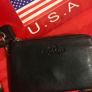 🇱🇷 July 4th Sale! Leather coach wristlet 🇱🇷